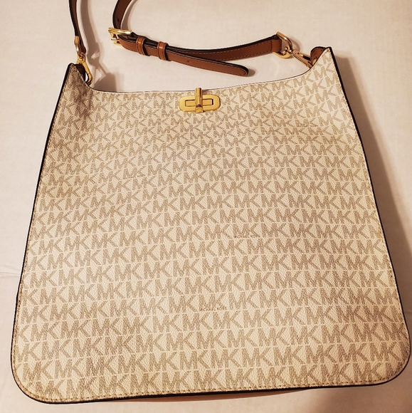 Michael Kors Handbags - Michael Kors Sullivan Messanger Vanilla